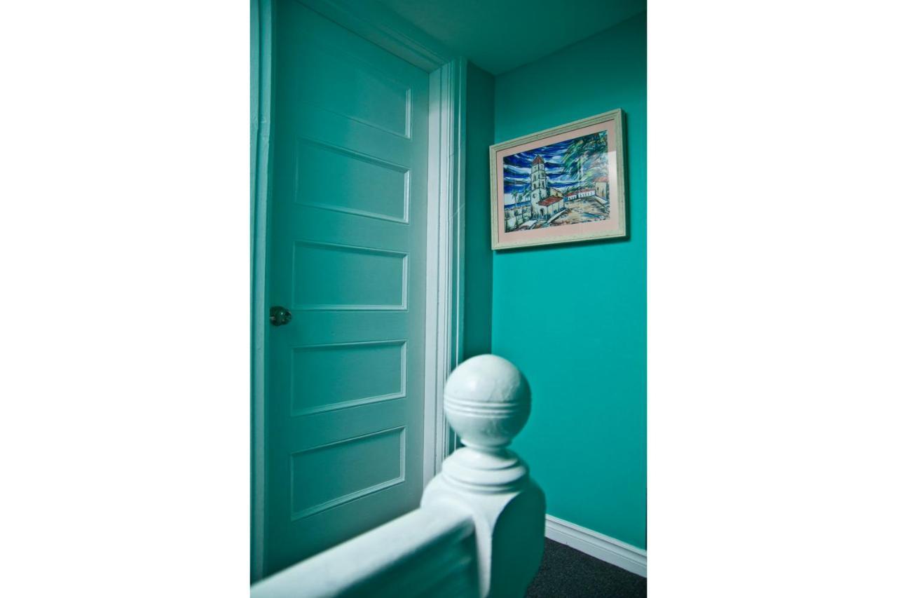Colour Cube Guest House Toronto Downtown East Exterior foto